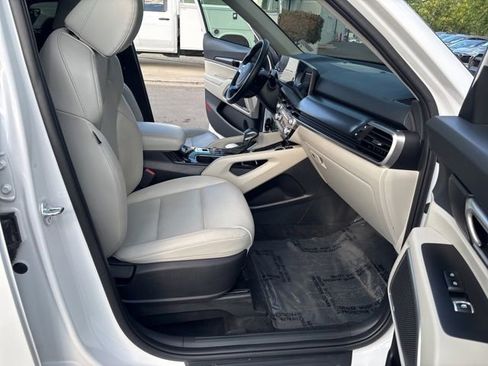Used 2025 Kia Telluride S AWD/4WD image 39
