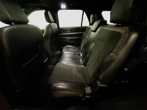 Used 2018 Ford Explorer XLT w/ Equipment Group 202A image 28