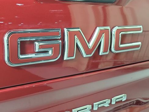 Used 2024 GMC Sierra 1500 AT4 w/ Technology Package AWD/4WD image 6