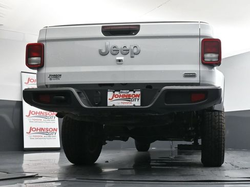 Used 2023 Jeep Gladiator Overland AWD/4WD image 34