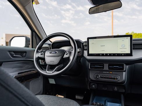 Used 2025 Ford Maverick XLT FWD image 30
