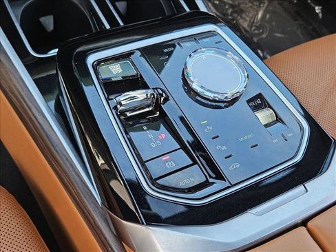 Used 2023 BMW 740i w/ Parking Assistance Package RWD image 11