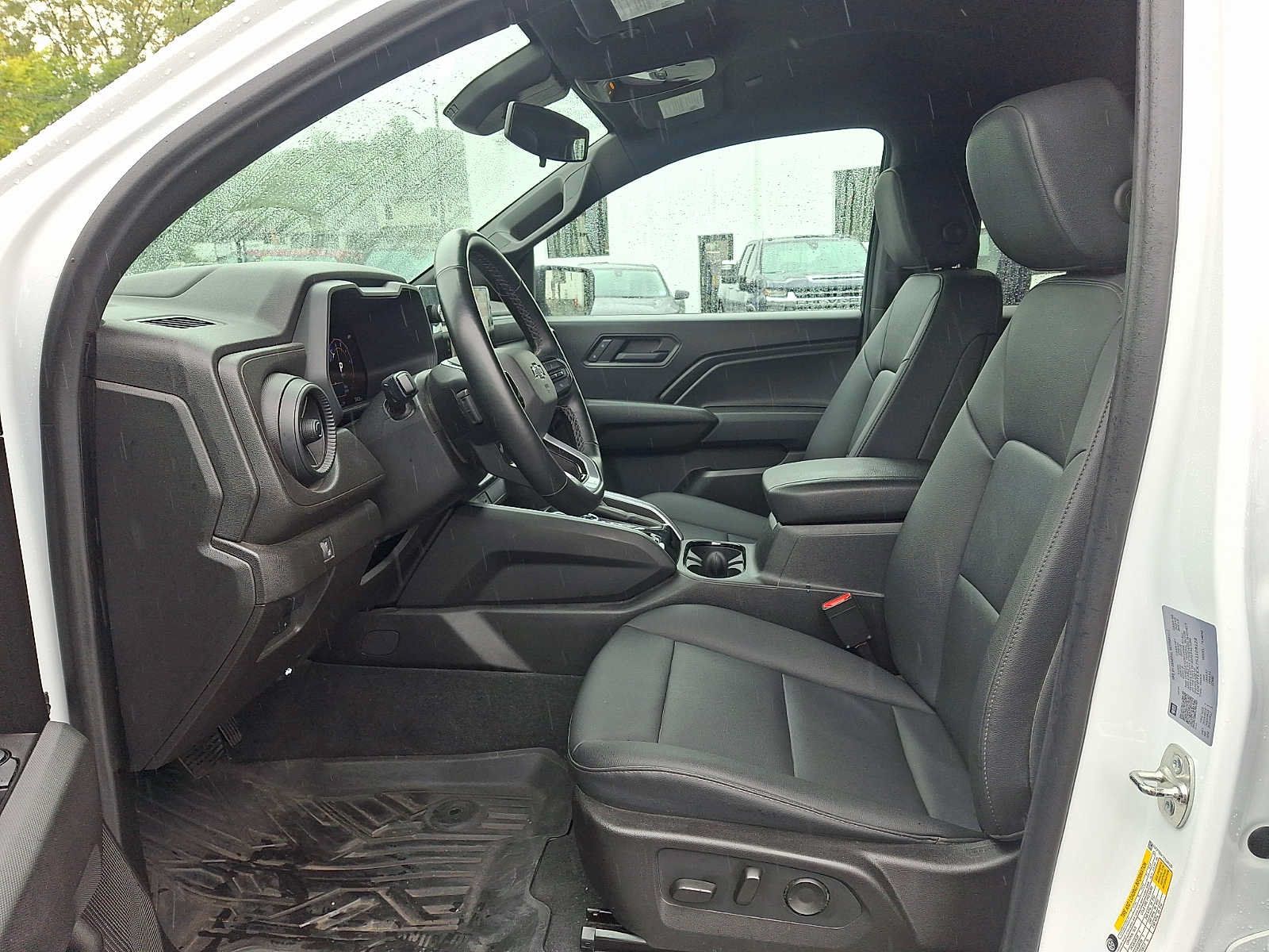 Used 2025 Chevrolet Colorado Trail Boss AWD/4WD image 13