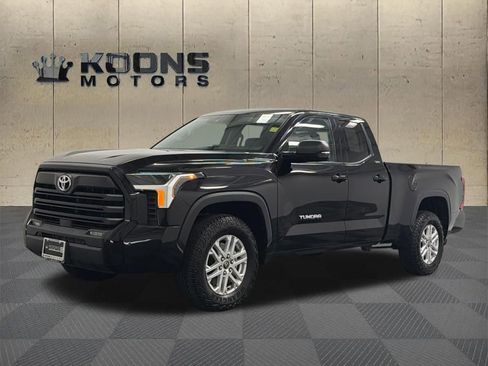 Used 2022 Toyota Tundra SR5 w/ SR5 Premium Package AWD/4WD image 1