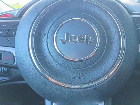 Used 2016 Jeep Renegade Trailhawk AWD/4WD image 5