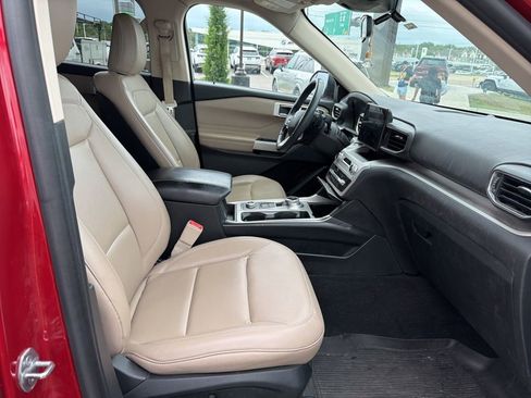 Used 2020 Ford Explorer XLT w/ Equipment Group 202A AWD/4WD image 15