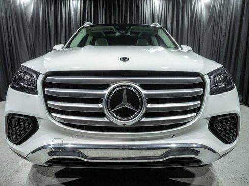 Used 2024 Mercedes-Benz GLS 450 4MATIC image 2
