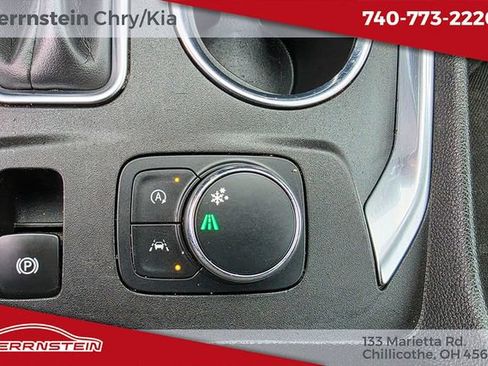 Used 2023 Chevrolet Traverse LT FWD image 20