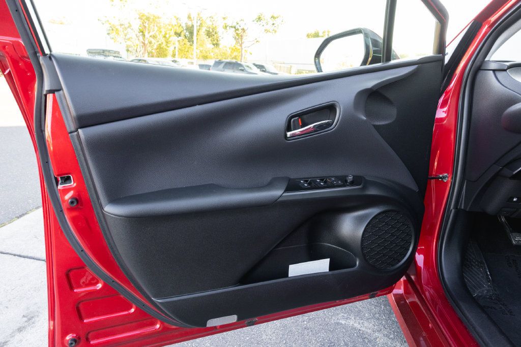 Used 2018 Toyota Prius Three Touring FWD image 13