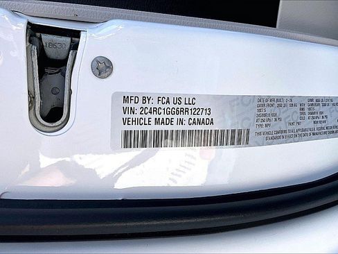 Used 2024 Chrysler Pacifica Limited FWD image 35