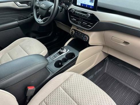 Used 2021 Ford Escape SE image 13