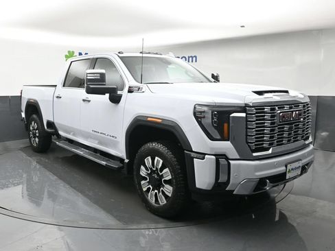 Used 2026 GMC Sierra 2500 Denali w/ Technology Package AWD/4WD image 2