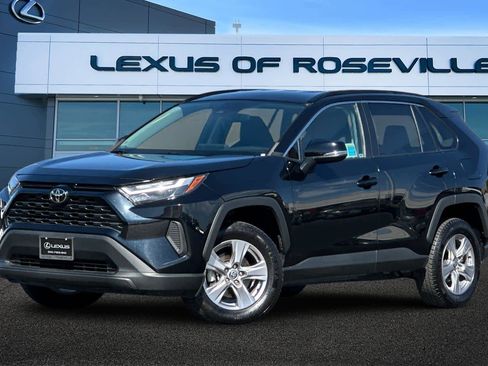 Used 2022 Toyota RAV4 XLE image 1