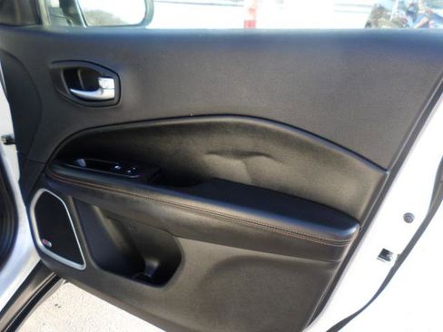 Used 2018 Jeep Compass Limited w/ Navigation Group image 31