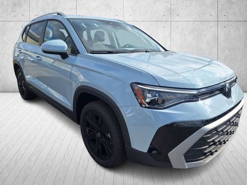 New 2026 Volkswagen Taos SE image 7