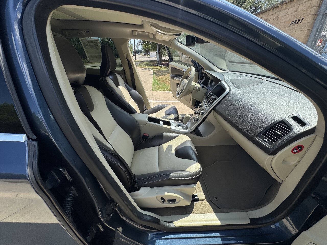 Used 2012 Volvo XC60 T6 AWD/4WD image 22