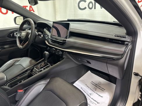 Used 2025 Jeep Compass Trailhawk image 13