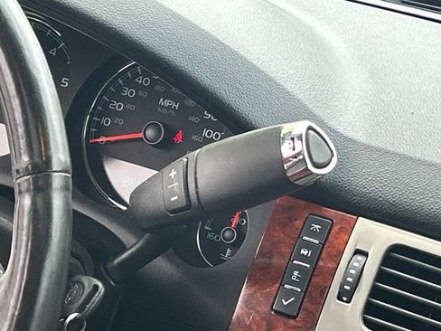 Used 2013 Chevrolet Suburban LTZ image 25