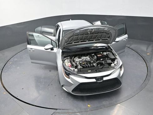 Used 2020 Toyota Corolla LE FWD image 30