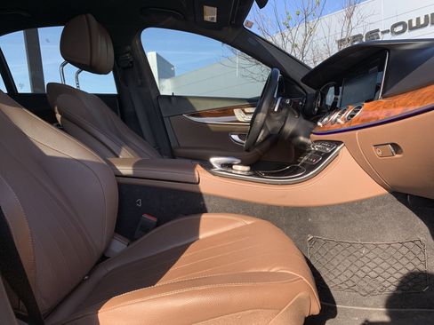 Used 2017 Mercedes-Benz E 300 4MATIC image 35