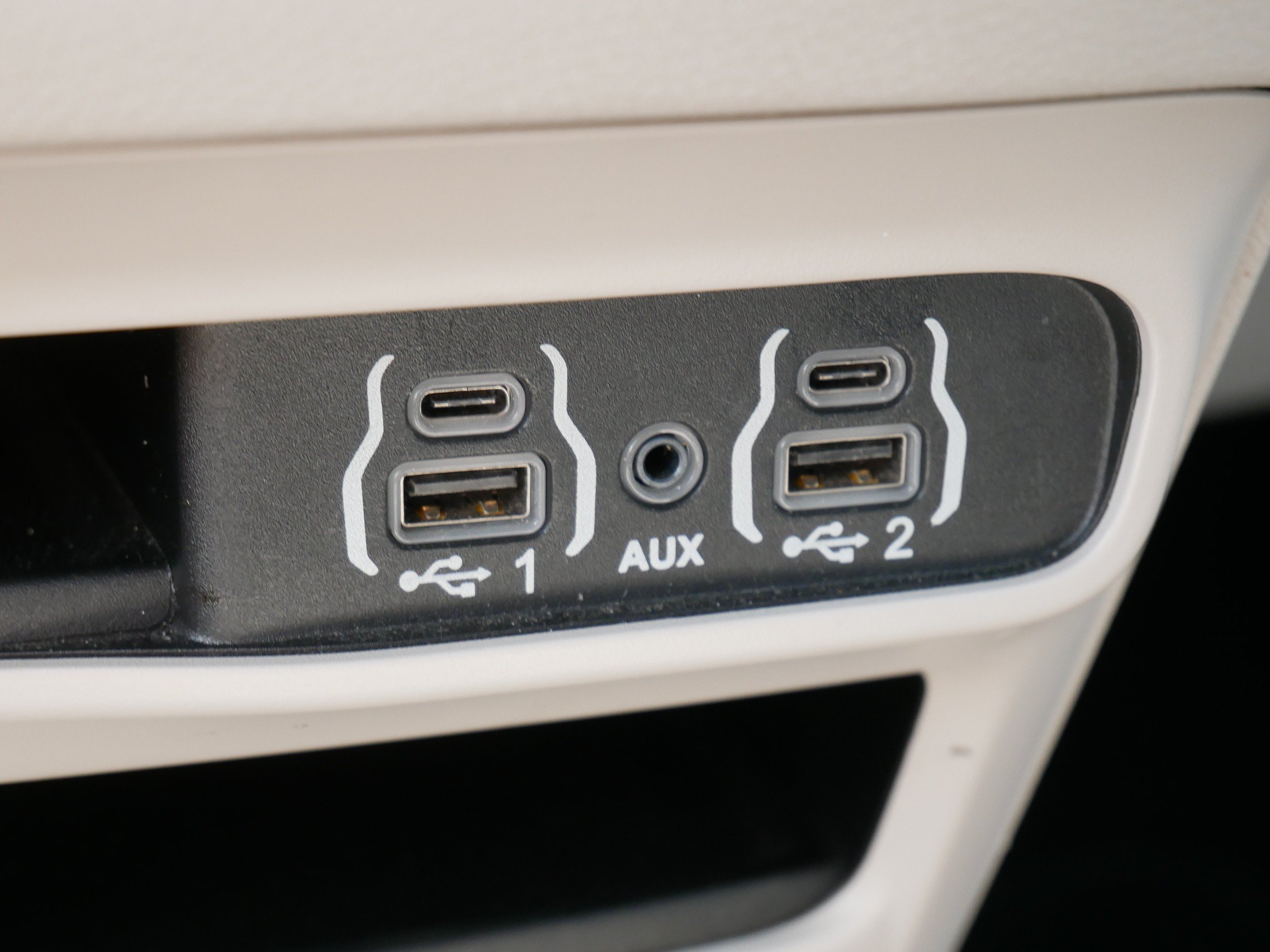 Used 2023 Chrysler Pacifica Touring-L FWD image 25