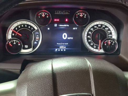 Used 2017 RAM 1500 Laramie w/ Convenience Group image 12