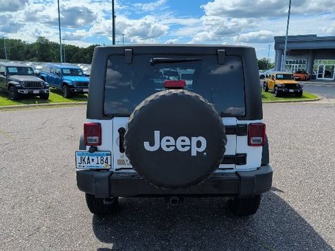 Used 2018 Jeep Wrangler Sport AWD/4WD image 12