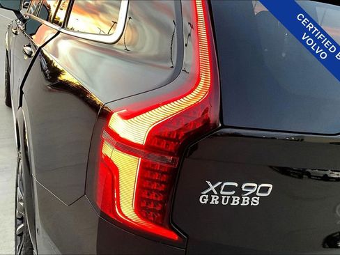 Certified 2025 Volvo XC90 B6 Plus image 40