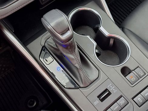 Used 2022 Toyota Highlander XLE image 17