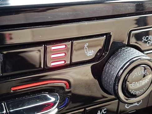 Used 2023 Jeep Grand Cherokee Limited w/ Black Appearance Package image 25