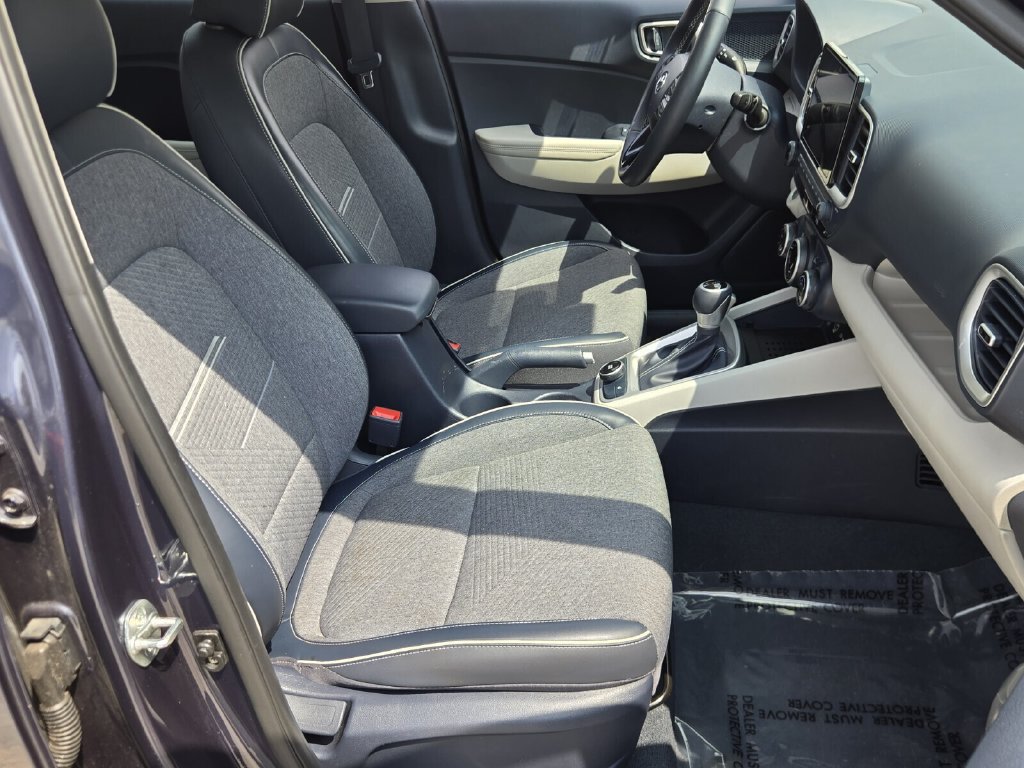 Used 2023 Hyundai Venue Limited FWD image 17