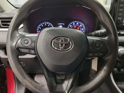 Used 2021 Toyota RAV4 LE FWD image 18