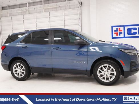 Used 2024 Chevrolet Equinox LS w/ Driver Confidence II Package FWD image 4
