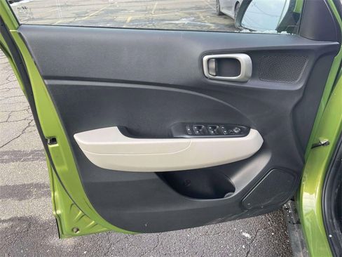 Certified 2023 Hyundai Venue SEL image 16