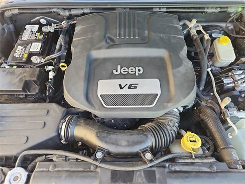 Used 2017 Jeep Wrangler Unlimited Sahara w/ Connectivity Group image 26