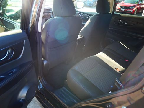 Used 2019 Nissan Rogue SV w/ Premium Package AWD/4WD image 18