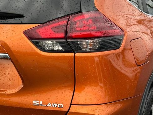 Used 2020 Nissan Rogue SL w/ Premium Package image 14