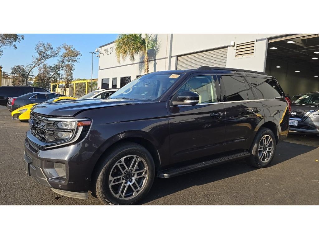 Used 2025 Ford Expedition Active AWD/4WD image 1