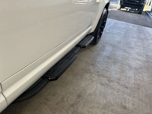 Used 2020 Land Rover Defender 110 SE image 16