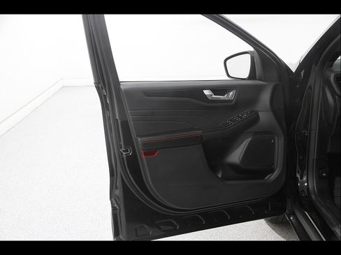 Used 2023 Ford Escape ST-Line w/ Tech Pack #1 AWD/4WD image 4