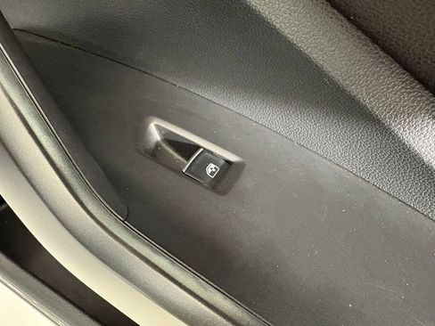 Used 2024 Volkswagen Jetta SE FWD image 13