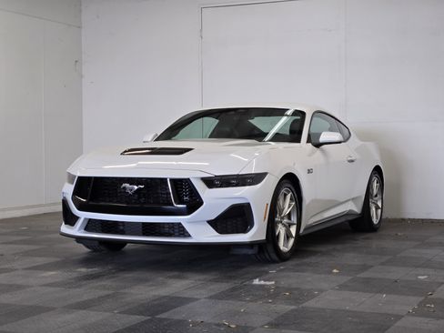 Used 2025 Ford Mustang GT Premium RWD image 4
