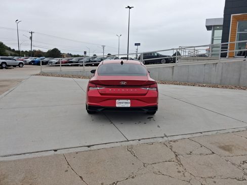 Used 2021 Hyundai Elantra SEL FWD image 4