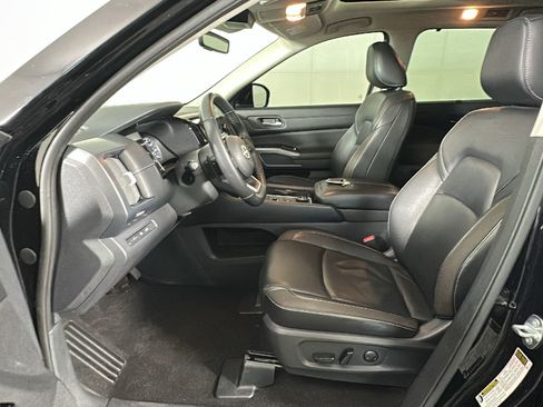 Used 2023 Nissan Pathfinder SL w/ SL Premium Package AWD/4WD image 11