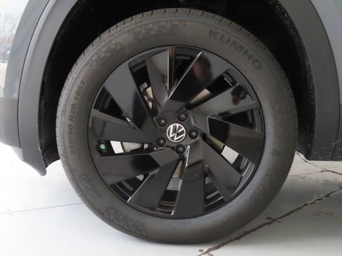 New 2026 Volkswagen Atlas Cross Sport SE image 27