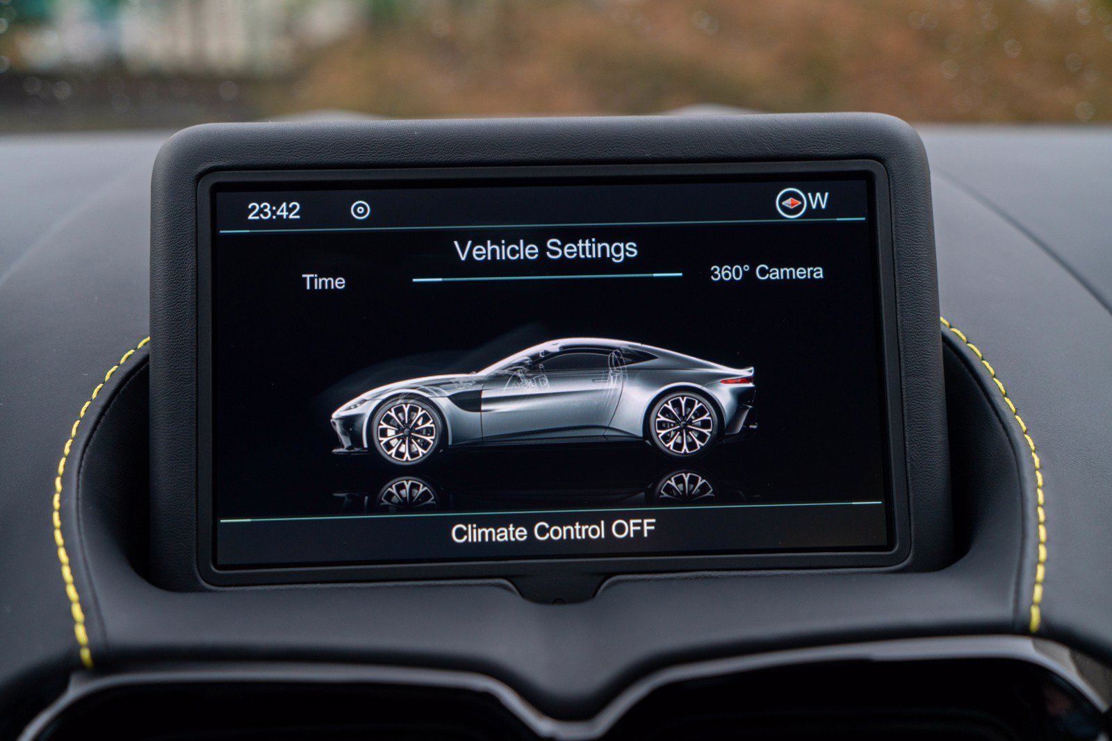 Used 2023 Aston Martin V8 Vantage Coupe RWD image 12