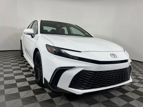 Used 2025 Toyota Camry SE image 24