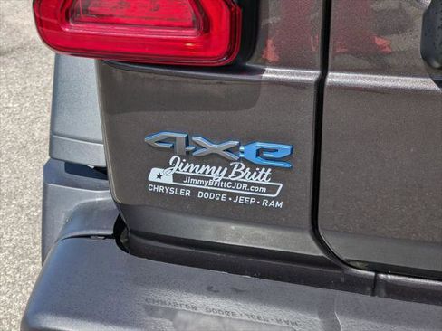 Certified 2025 Jeep Wrangler Unlimited Rubicon 4xe w/ Convenience Group image 27