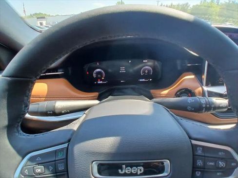 Certified 2025 Jeep Compass Limited w/ Elite Group AWD/4WD image 21