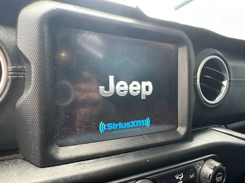 Used 2019 Jeep Wrangler Unlimited Sahara w/ Uconnect 4C Nav & Sound Group AWD/4WD image 23